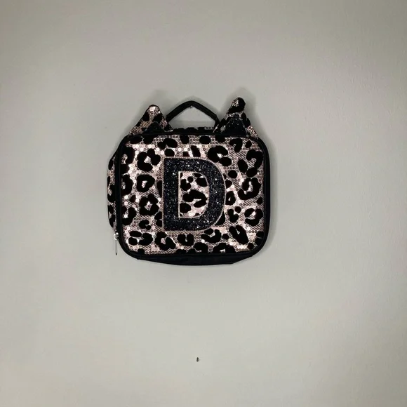 Set - Picture 2 of 2